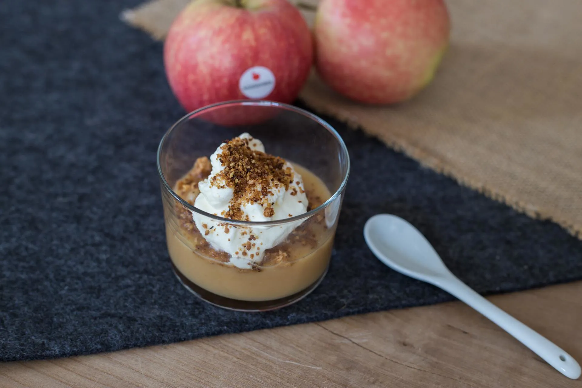 Agricoltrice bio Priska propone: Dessert alle mele cotte.