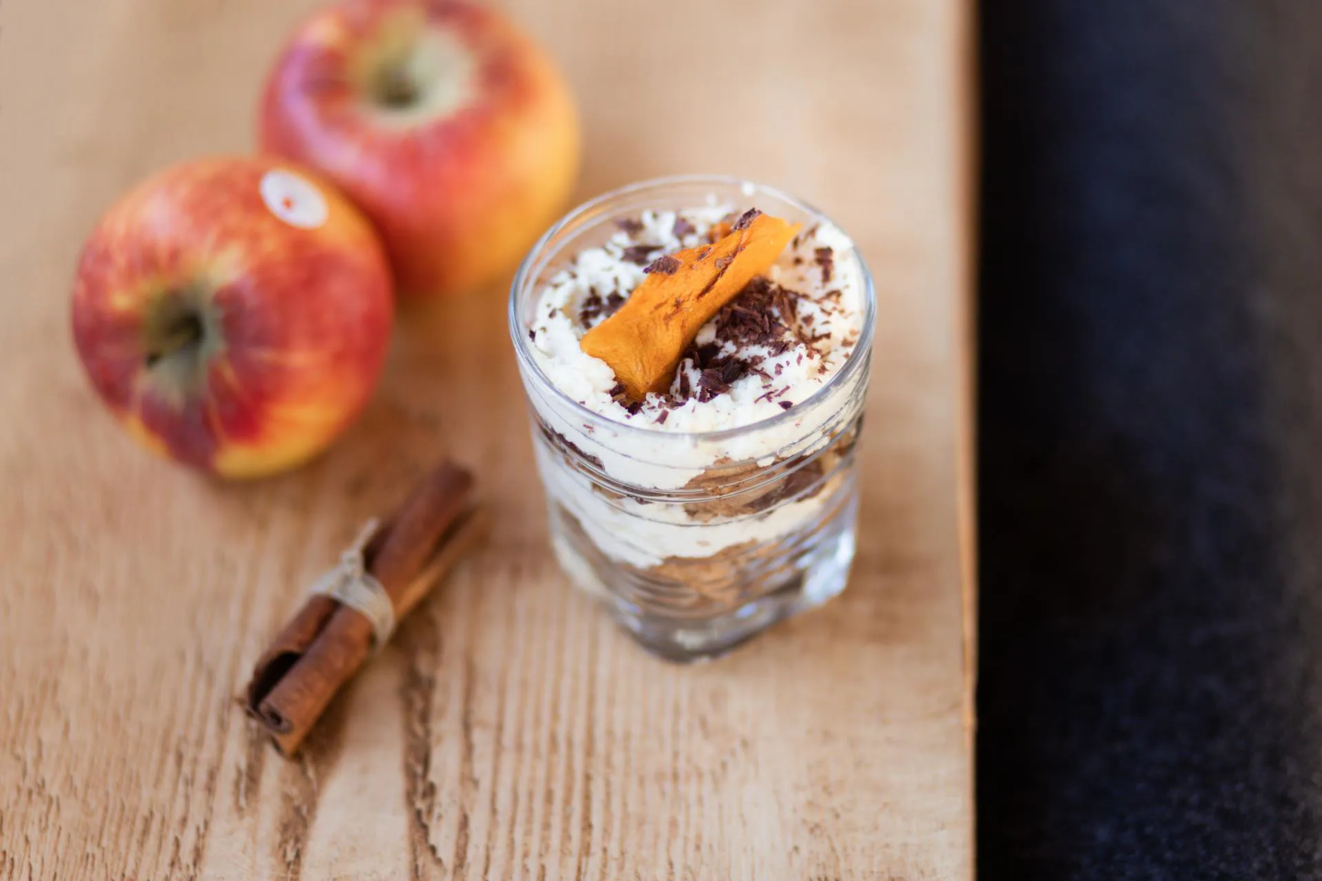 Agricoltrice bio Romana presenta: Tiramisù con mele al forno.