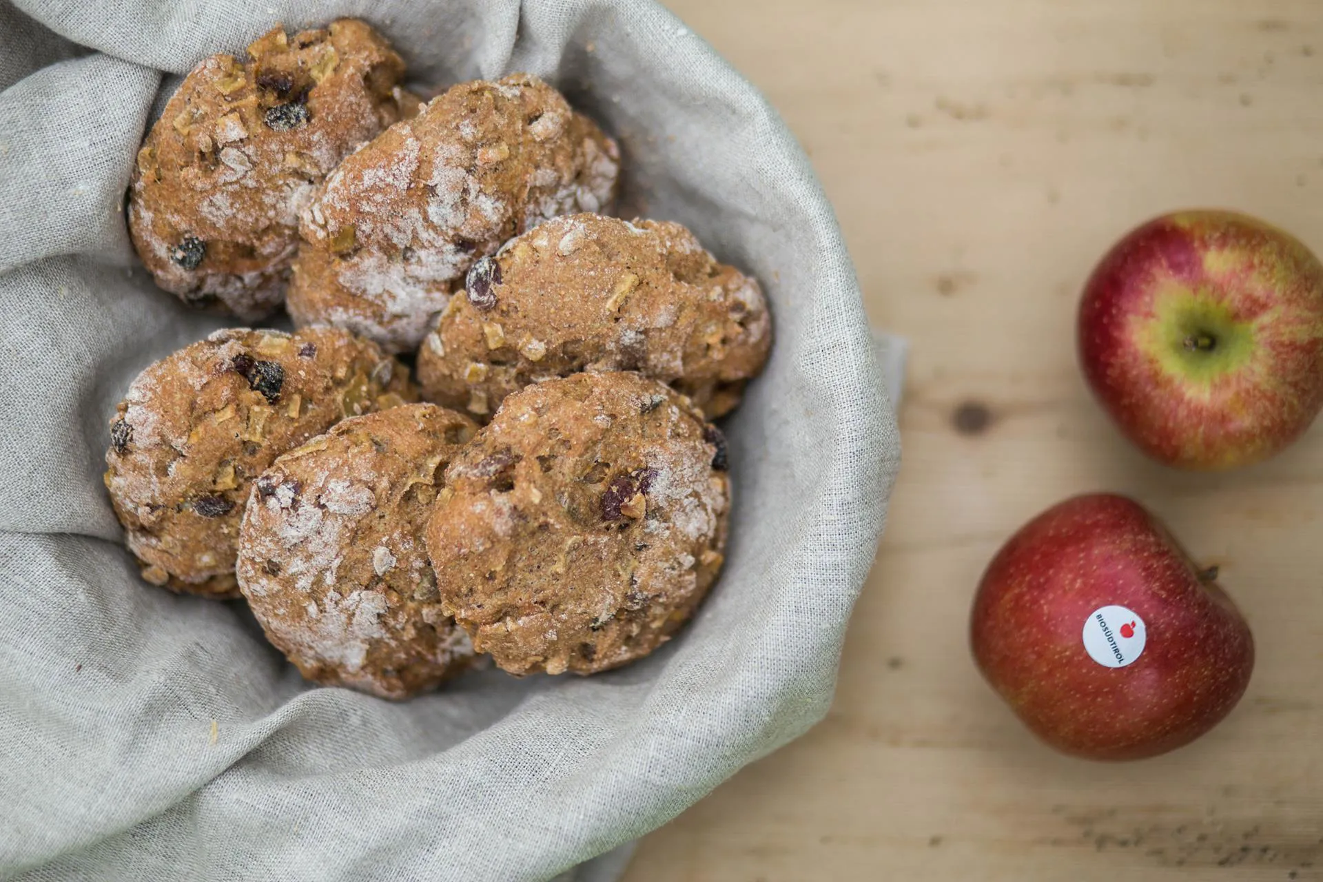 Bio-Bauer Walter serviert: Apfelbrötchen.