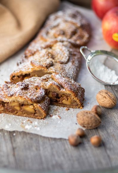 Apfel-Walnuss Strudel mit Fuji Äpfeln