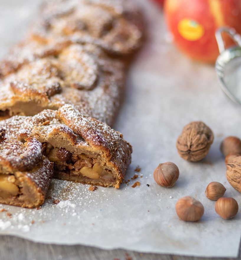 Apfel-Walnuss Strudel mit Fuji Äpfeln