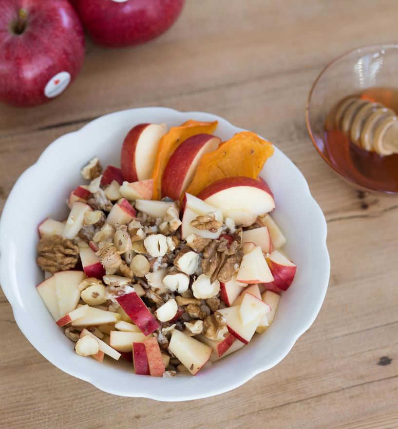 Muesli alle mele e nocciole