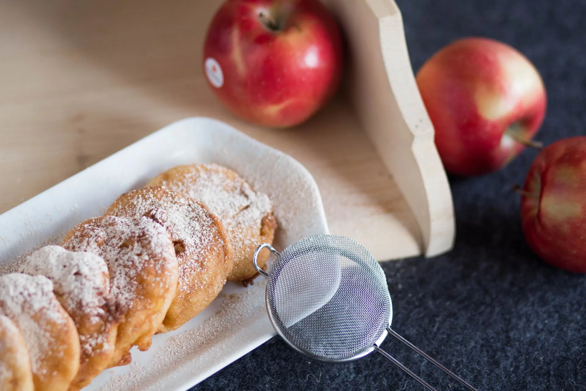 Agricoltrice bio Rosi propone: Frittelle di mele.