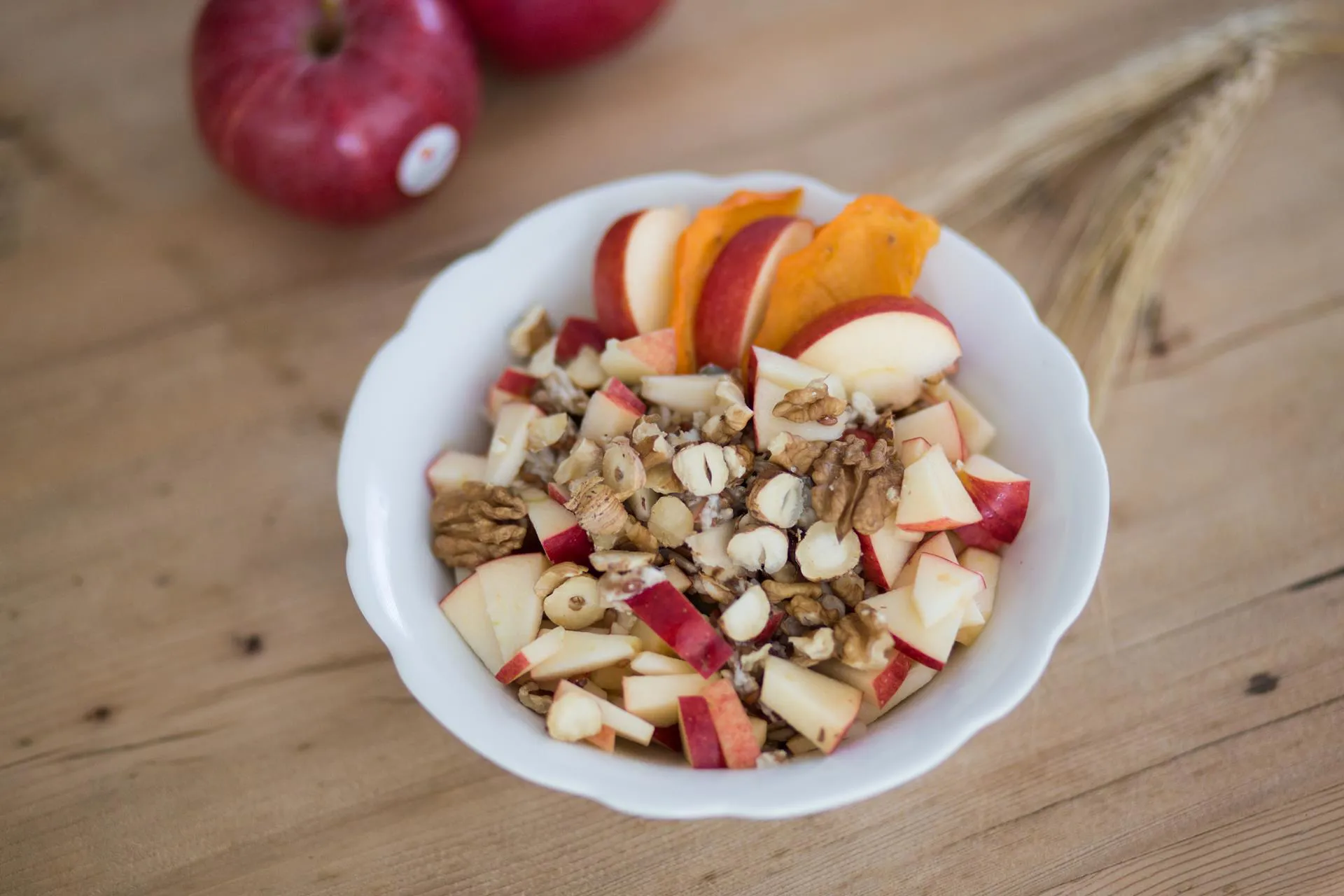 Agricoltrice bio Rosi raccomanda: Muesli alle mele e nocciole.