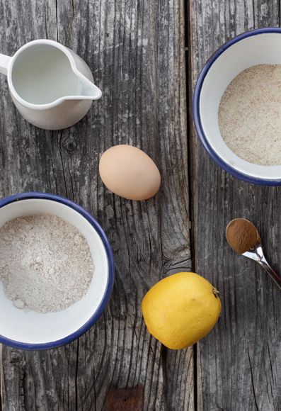 Die Zutaten für die Apfel-Grieß-Waffeln