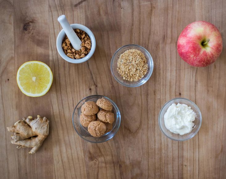 The ingredients for the apple compote dessert