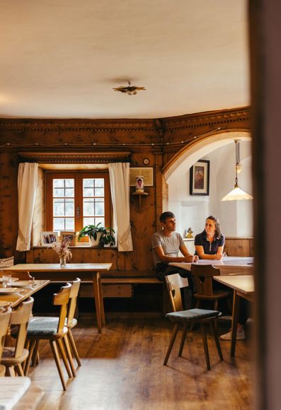 Michaela und Marius im Buschenschank