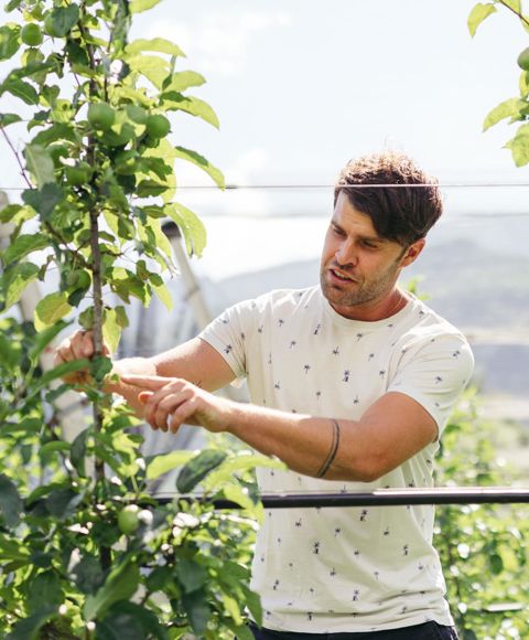 Philipp Mair is showing something