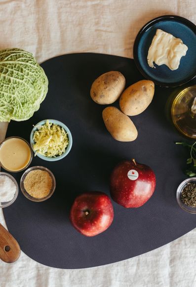 Die Zutaten für den Wirsing mit Apfel