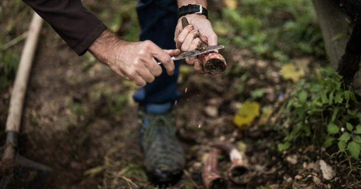 Hansjörg Stürz prepara un corno