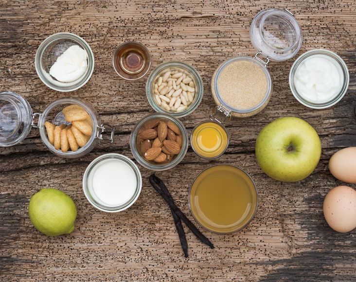 The ingredients for the apple Tiramisù